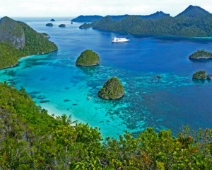 19 Day Raja Ampat & Spice Islands Expedition Cruise