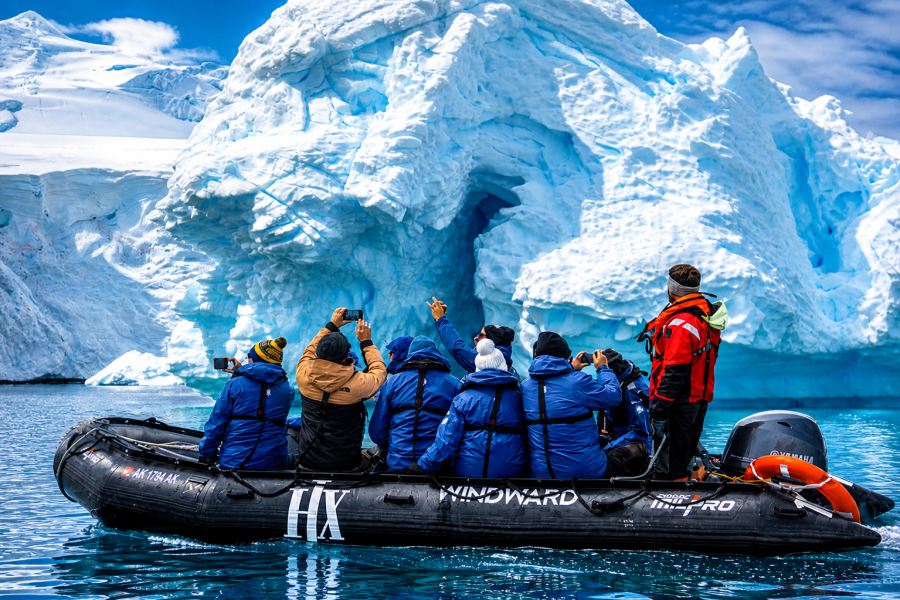 Antarctica - Paradise Bay - Zodiac - HX